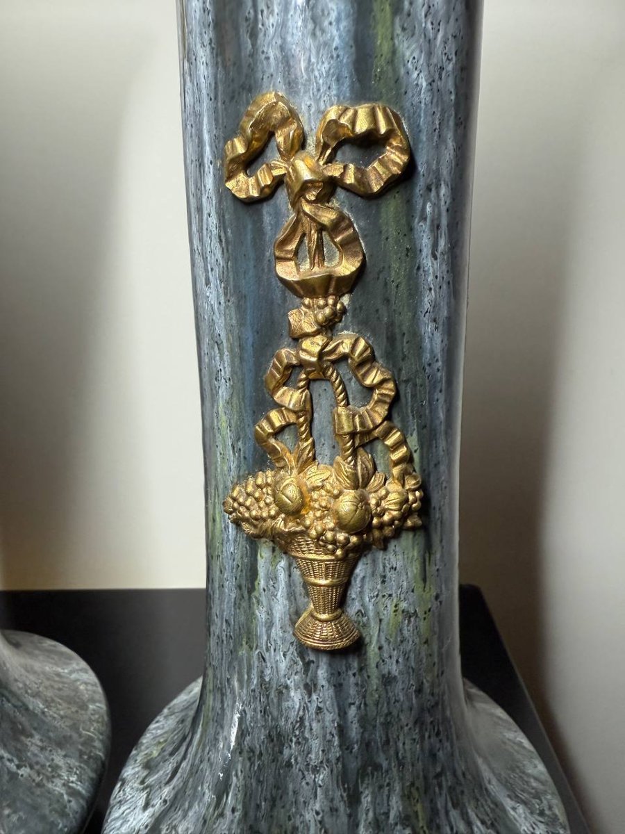 Dans le goût de Sèvres, paire de vases en céramique émaillé-photo-1