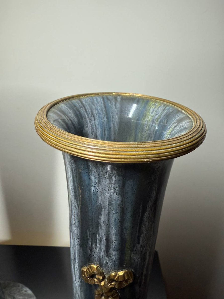 Dans le goût de Sèvres, paire de vases en céramique émaillé-photo-2