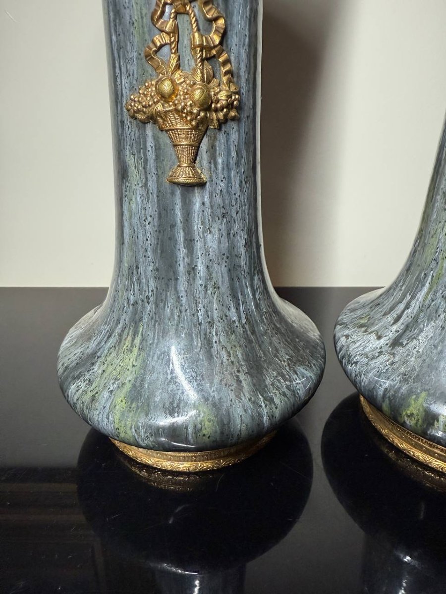 Dans le goût de Sèvres, paire de vases en céramique émaillé-photo-4