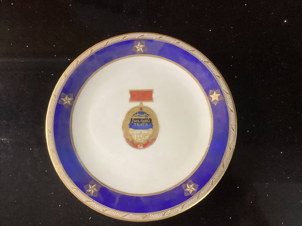 Assiette, porcelaine de Meissen commémorant le 125e anniversaire du Théâtre Maly.-photo-2