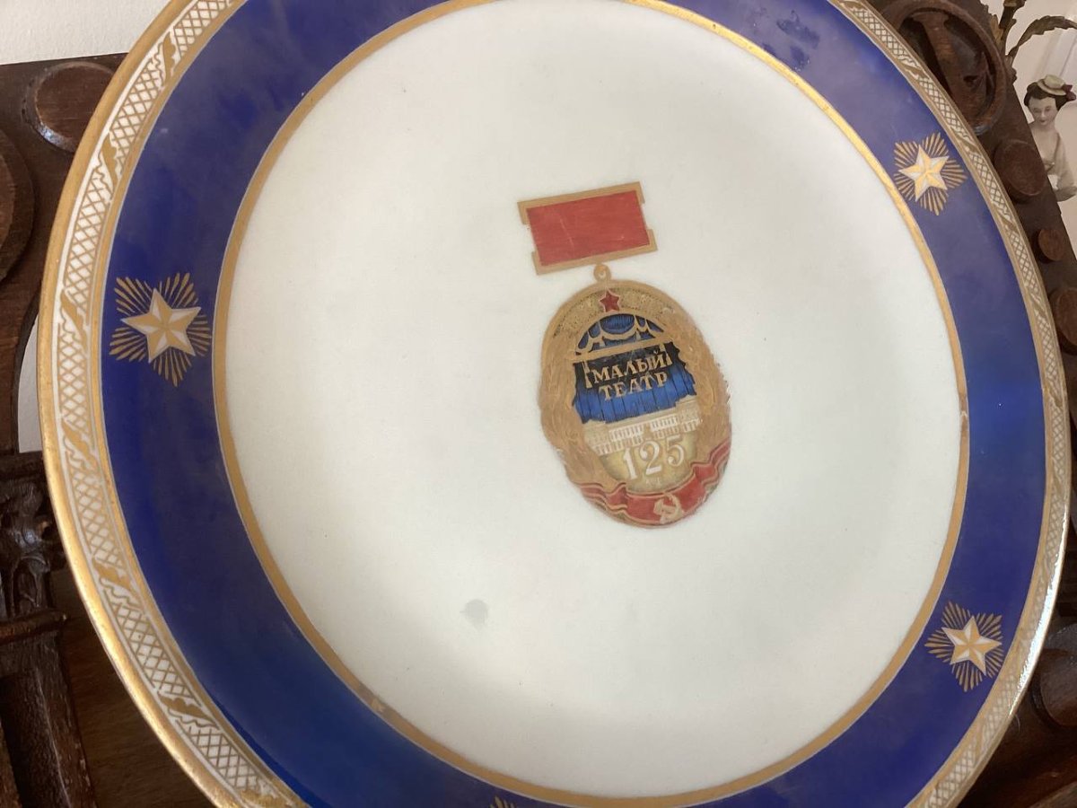 Assiette, porcelaine de Meissen commémorant le 125e anniversaire du Théâtre Maly.-photo-4