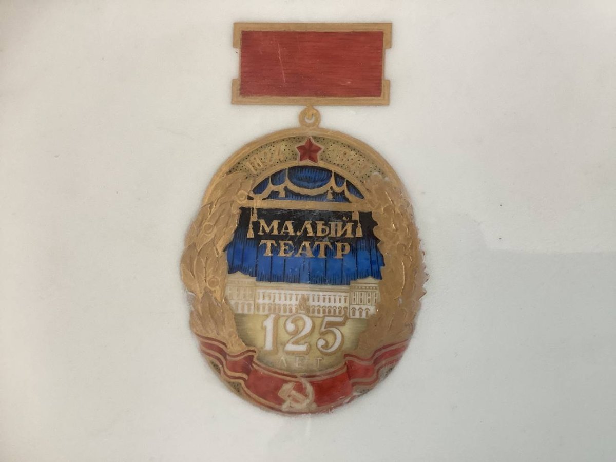 Assiette, porcelaine de Meissen commémorant le 125e anniversaire du Théâtre Maly.-photo-2