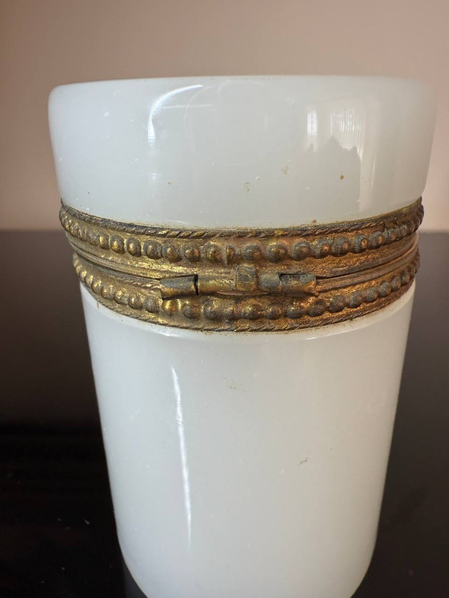 BOÎTE cylindrique en opaline blanche, cerclée-photo-3
