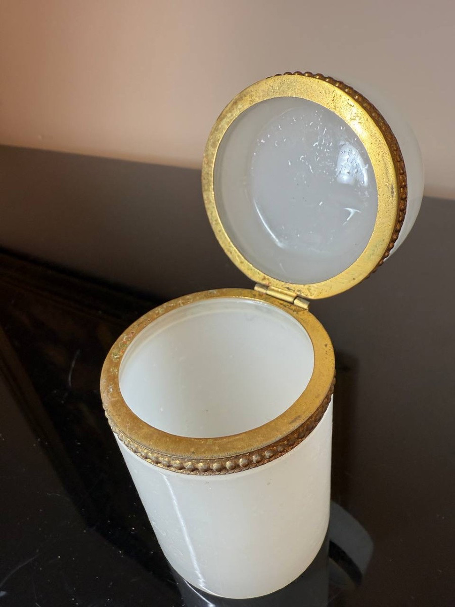 BOÎTE cylindrique en opaline blanche, cerclée-photo-6