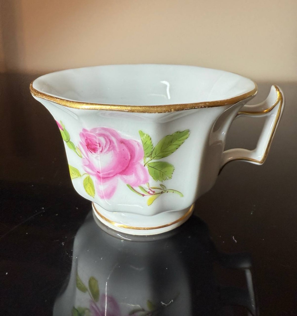Ancienne tasse Meissen peinte à la main pieds roses 1815-1923
