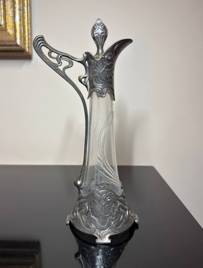 Un Pichet, un carafe Art Nouveau