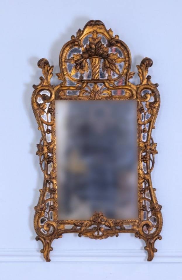 Louis XV Carved And Gilded Wood Pareclose Mirror
