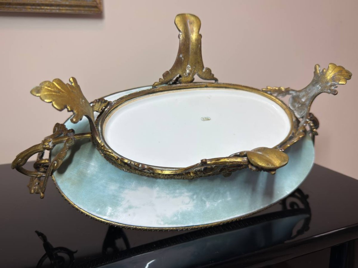 COUPE EN PORCELAINE SIGNÉE SÈVRES MONTÉE SUR BRONZE À DÉCOR DE SCÈNE ROMANTIQUE-photo-3