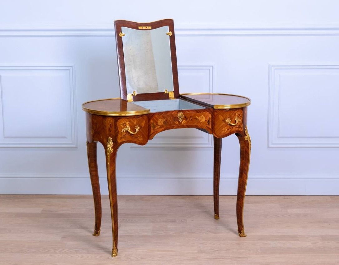 Coiffeuse Table De Toilette Forme Rognon, Marqueterie Et Bronze