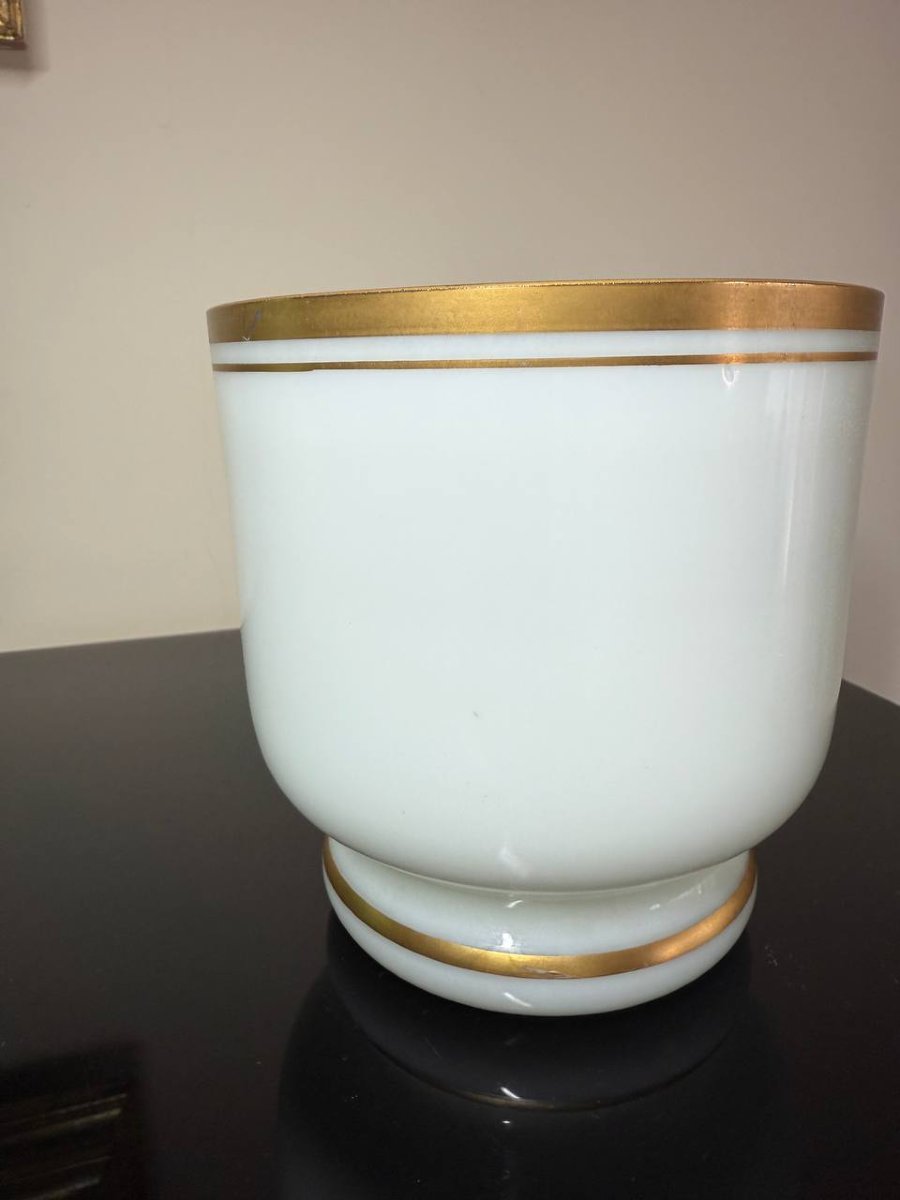 Vase en opaline de couleur blanche à décor de filets dorés.-photo-3