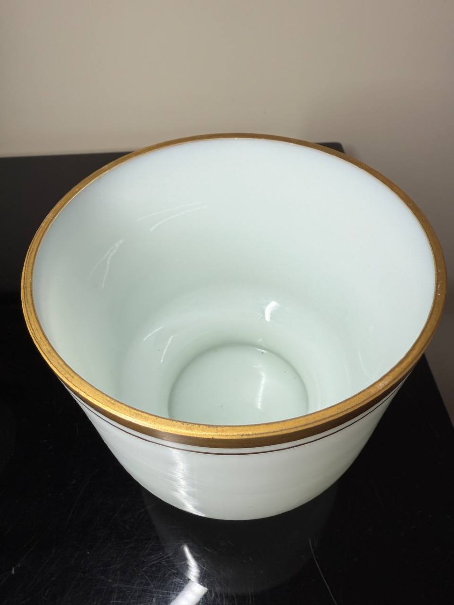 Vase en opaline de couleur blanche à décor de filets dorés.-photo-4