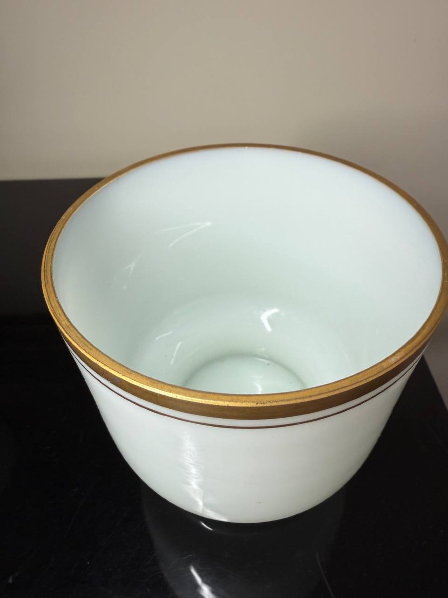 Vase en opaline de couleur blanche à décor de filets dorés.-photo-4