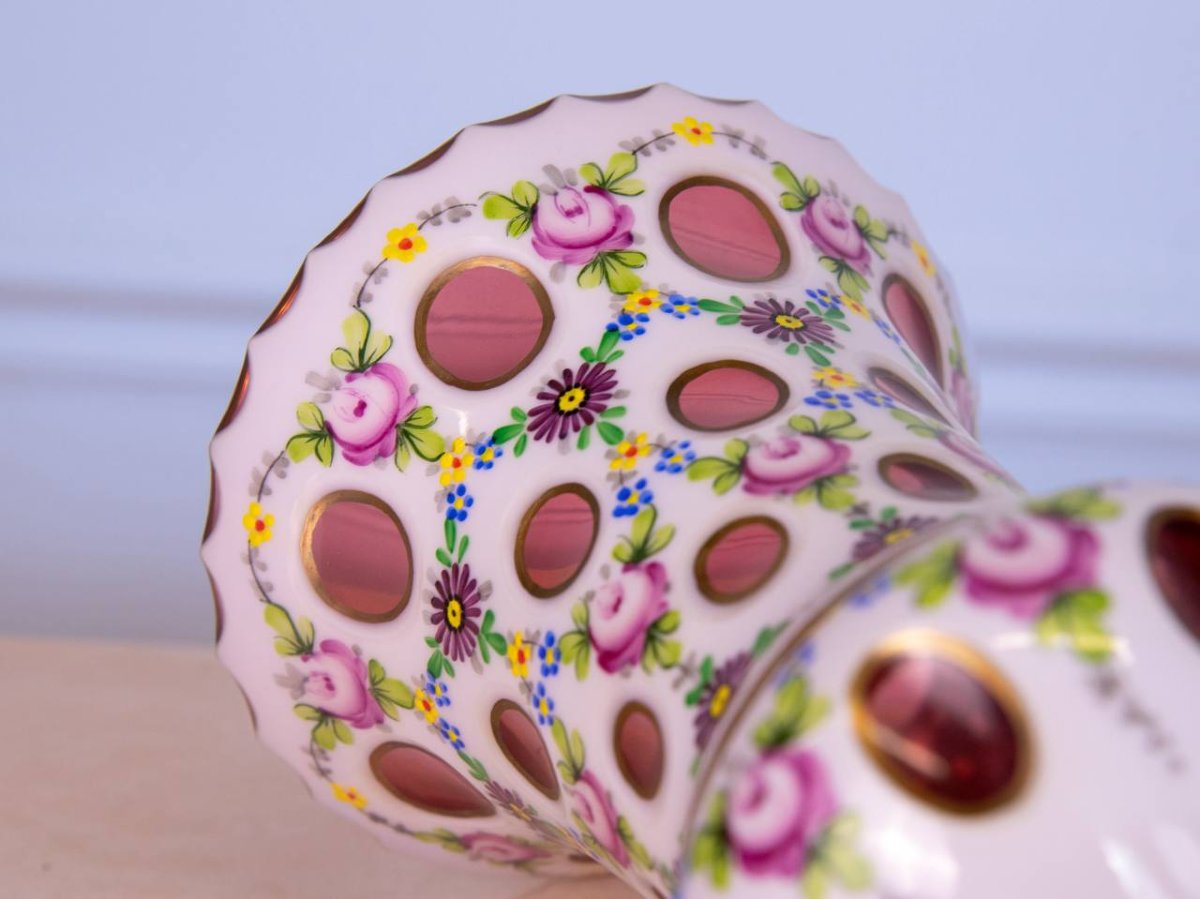 Medici Vase In Opaline Overlay Crystal With Rose Design-photo-4