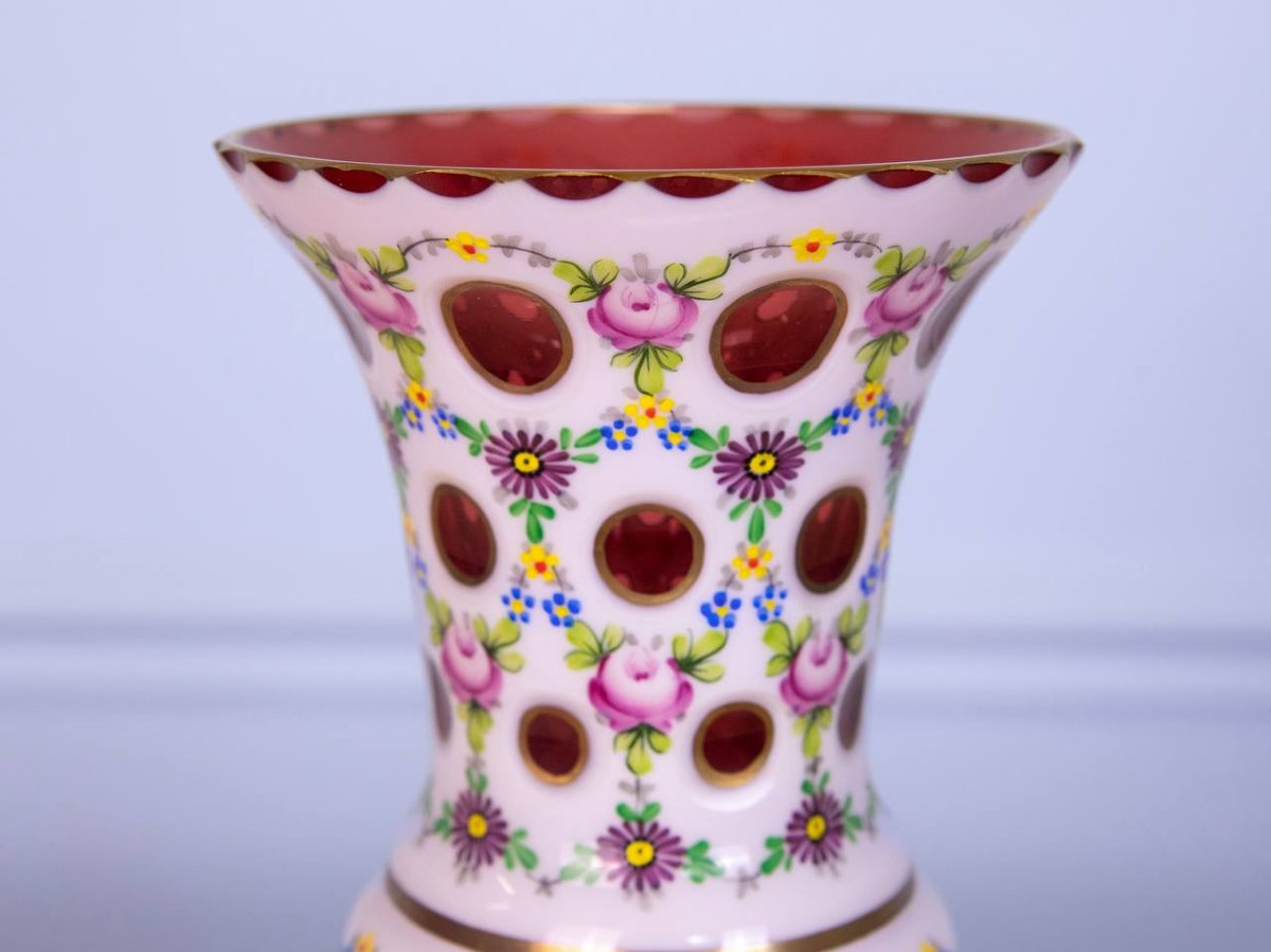 Medici Vase In Opaline Overlay Crystal With Rose Design-photo-1