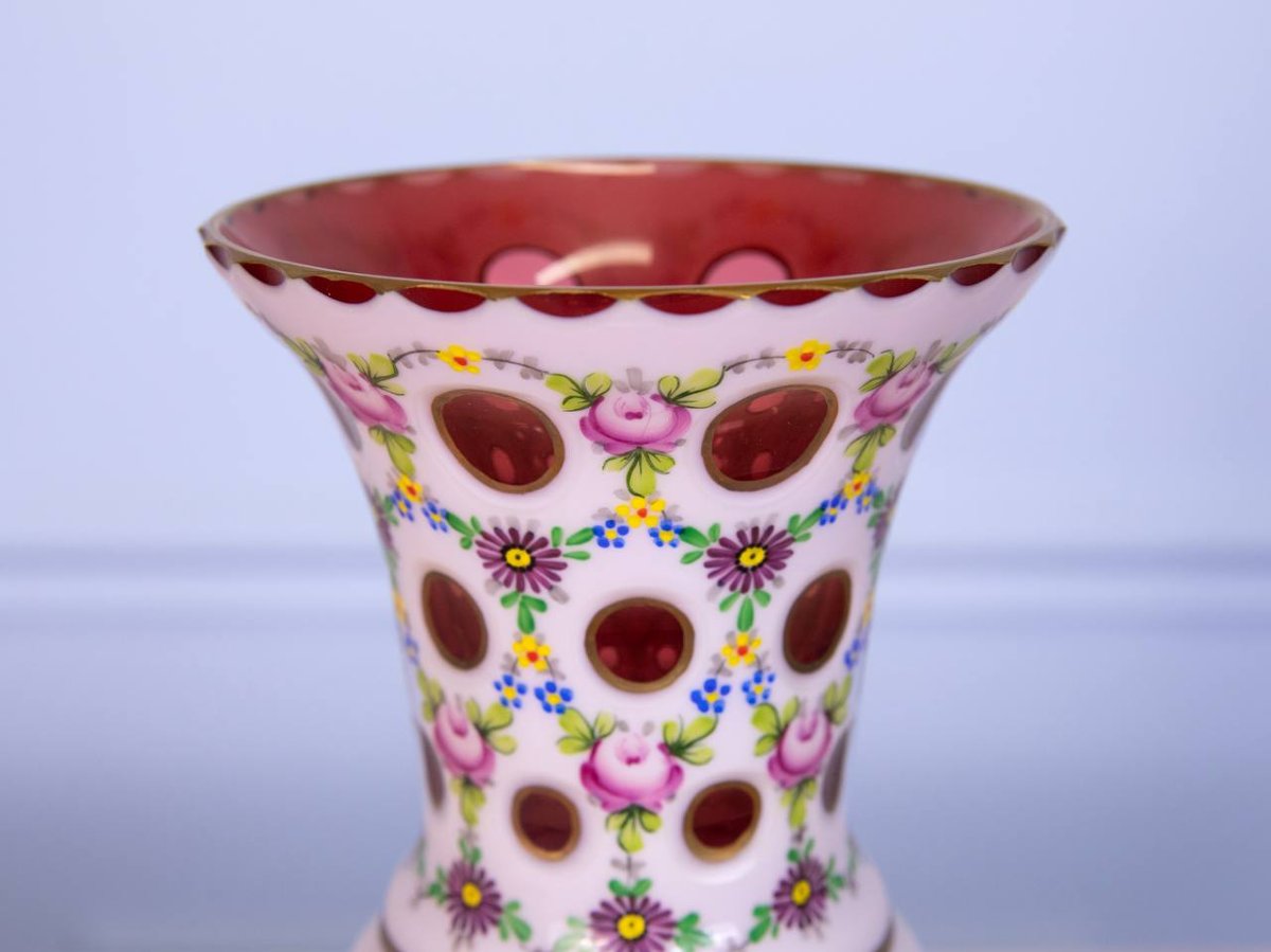 Medici Vase In Opaline Overlay Crystal With Rose Design-photo-2