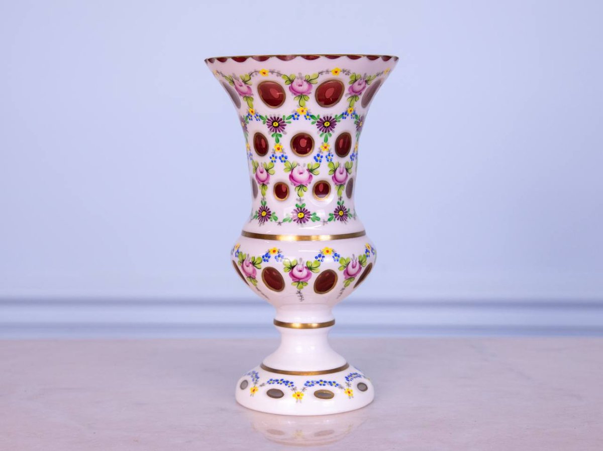 Medici Vase In Opaline Overlay Crystal With Rose Design-photo-3