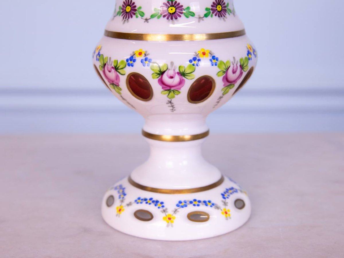 Medici Vase In Opaline Overlay Crystal With Rose Design-photo-5