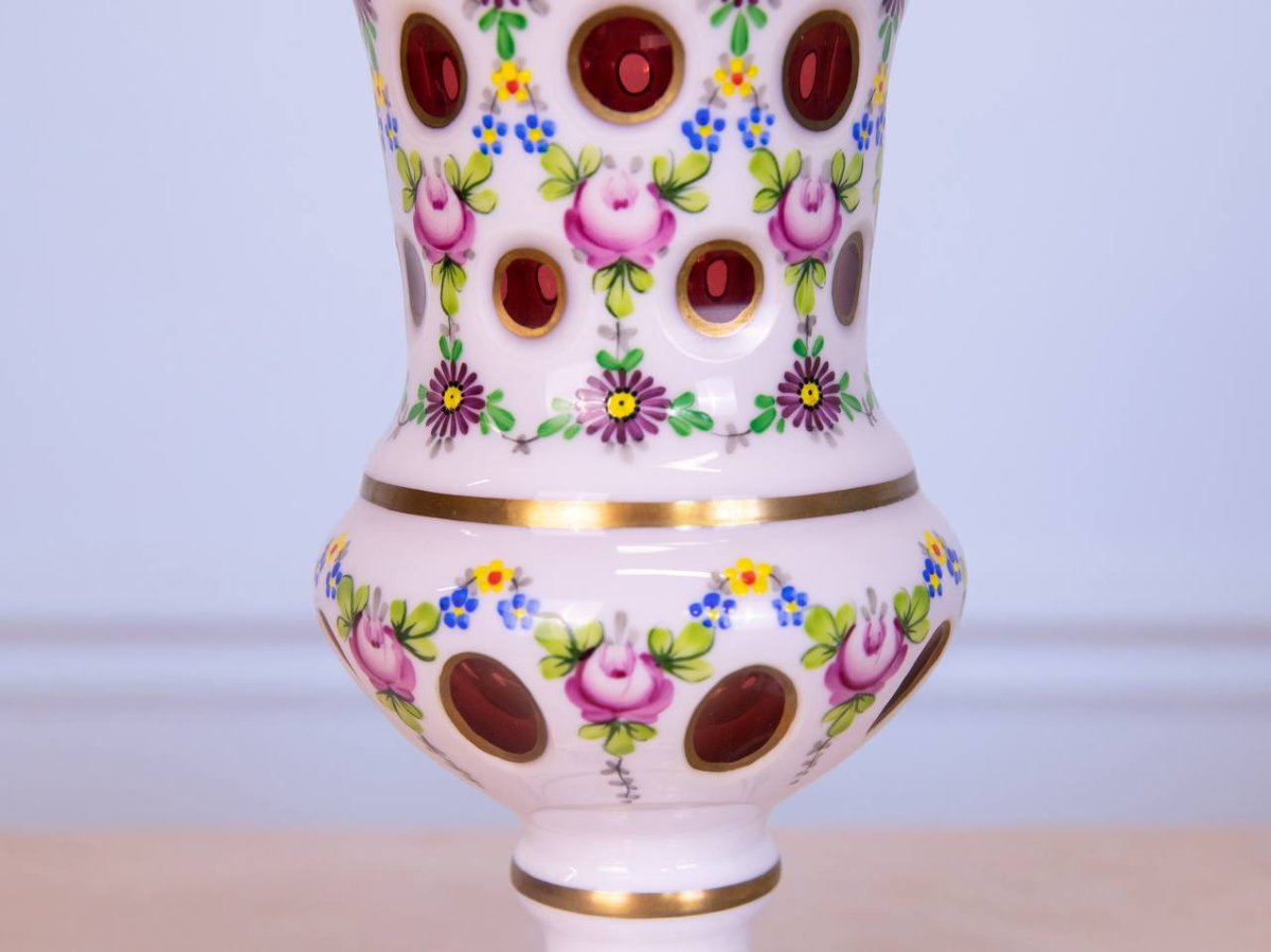 Medici Vase In Opaline Overlay Crystal With Rose Design-photo-7