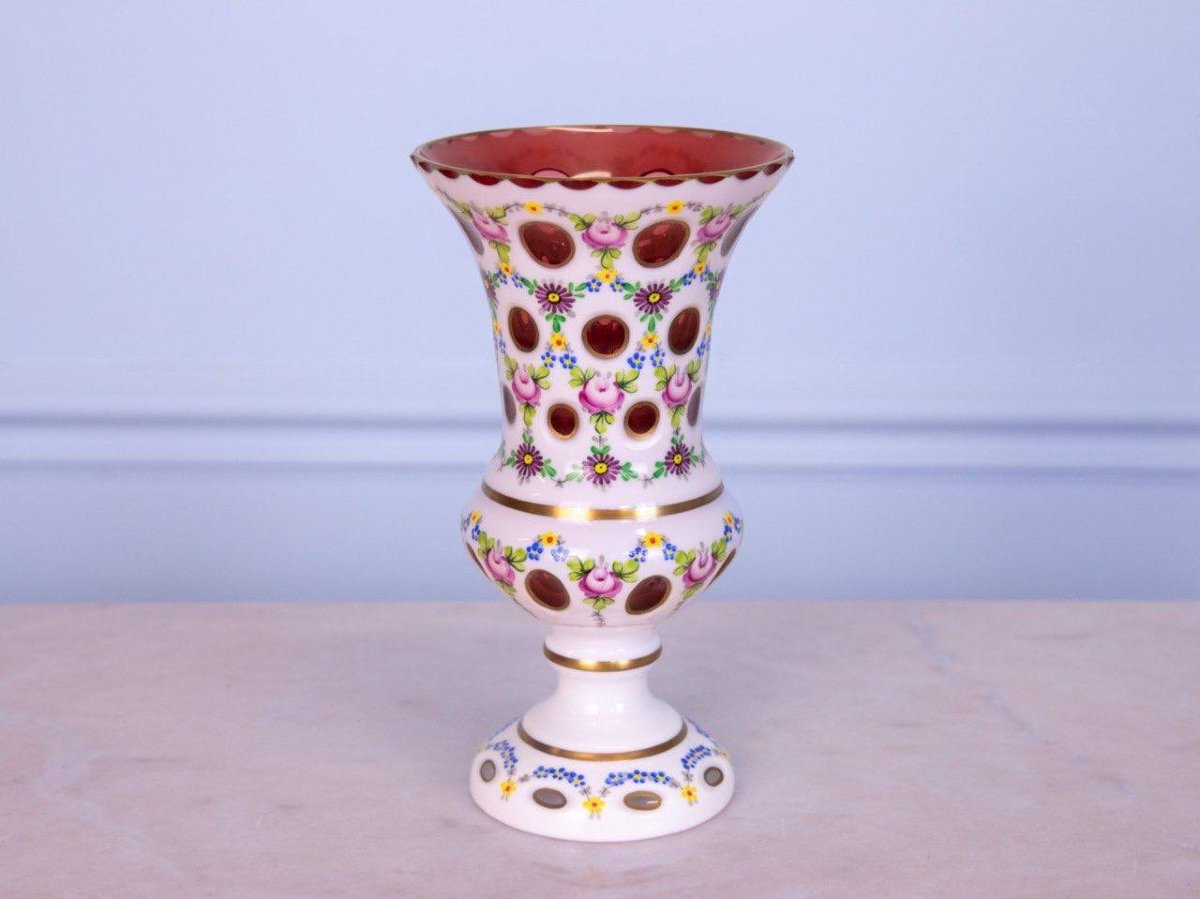 Medici Vase In Opaline Overlay Crystal With Rose Design