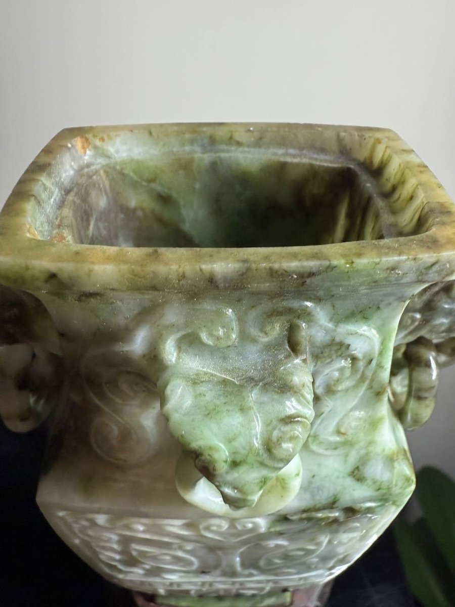Vase en jade , orné de chilongs et de taotie, Chine-photo-2