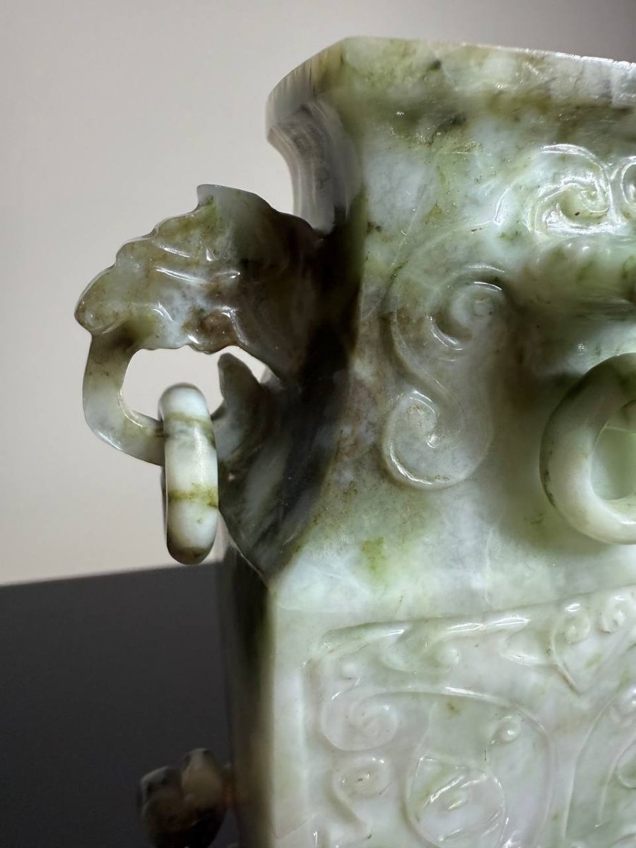 Vase en jade , orné de chilongs et de taotie, Chine-photo-2