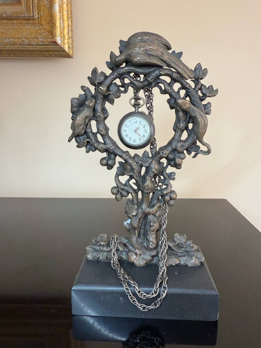 PORTE-MONTRE EN BRONZE À DÉCOR DE VIGNE ET D'ANIMAUX-photo-2