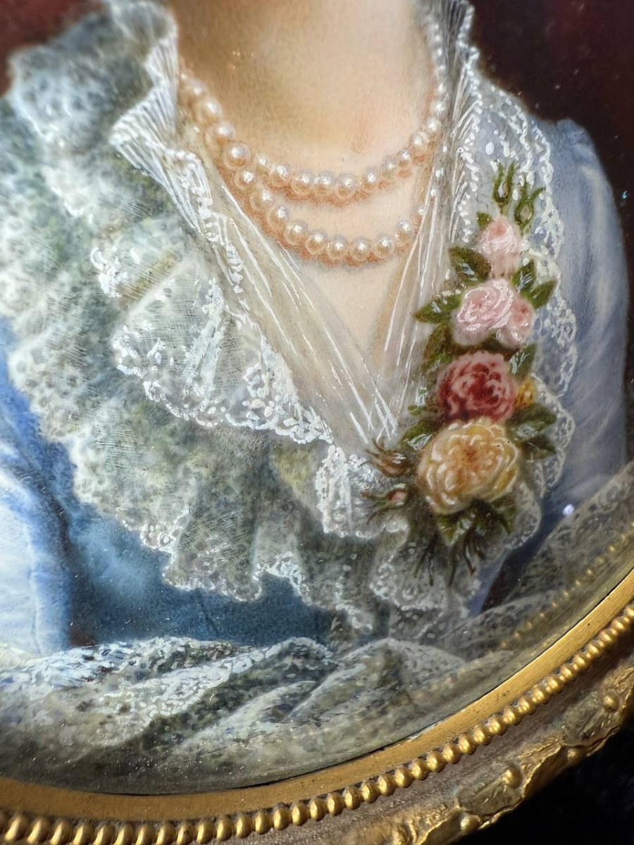 Miniature « élégante Dame » présentée dans un remarquable cadre de style Louis XVI.-photo-3