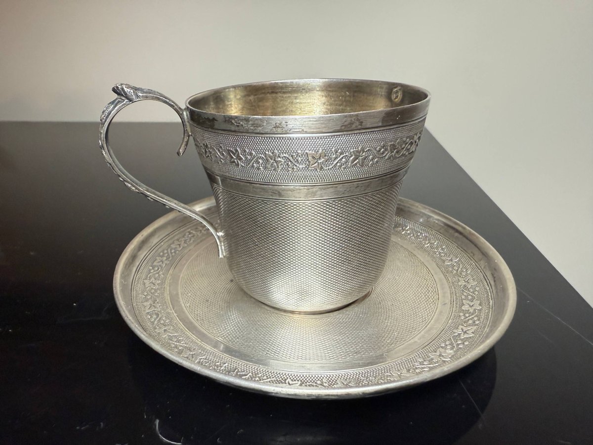 TASSE ET SOUS TASSE EN ARGENT À DÉCOR GUILLOCHÉ EN ARGENT MASSIF-photo-2