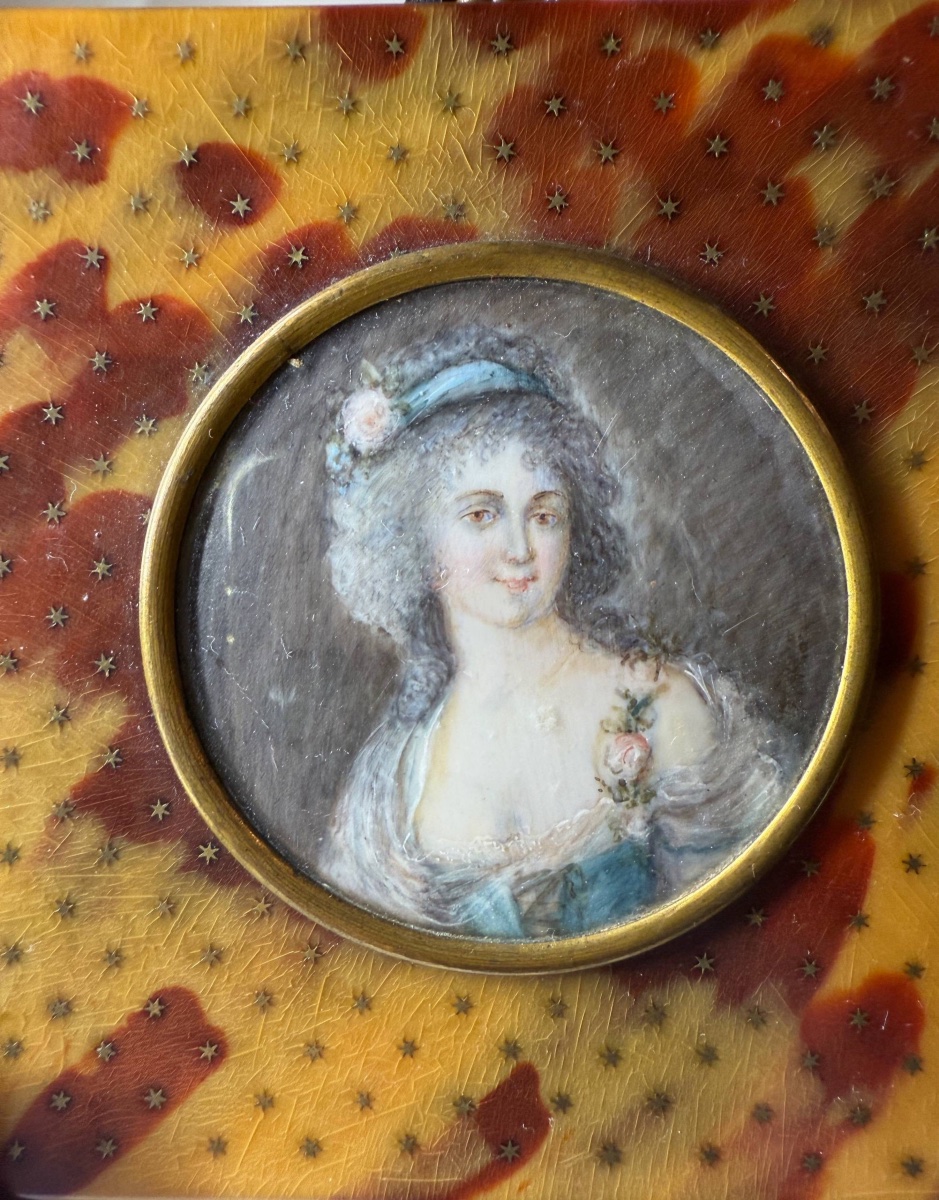 Portraits en miniature, élégantes dames de la haute société ou l’aristocratie .-photo-4