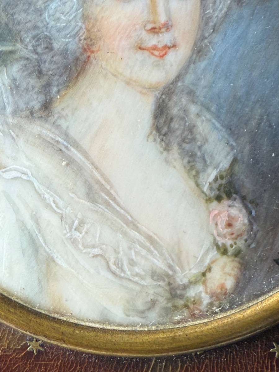 Portraits en miniature, élégantes dames de la haute société ou l’aristocratie .-photo-4