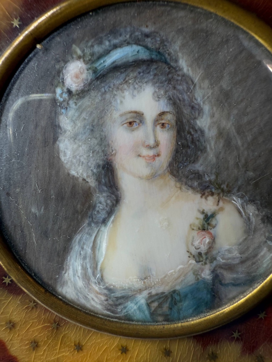 Portraits en miniature, élégantes dames de la haute société ou l’aristocratie .-photo-5