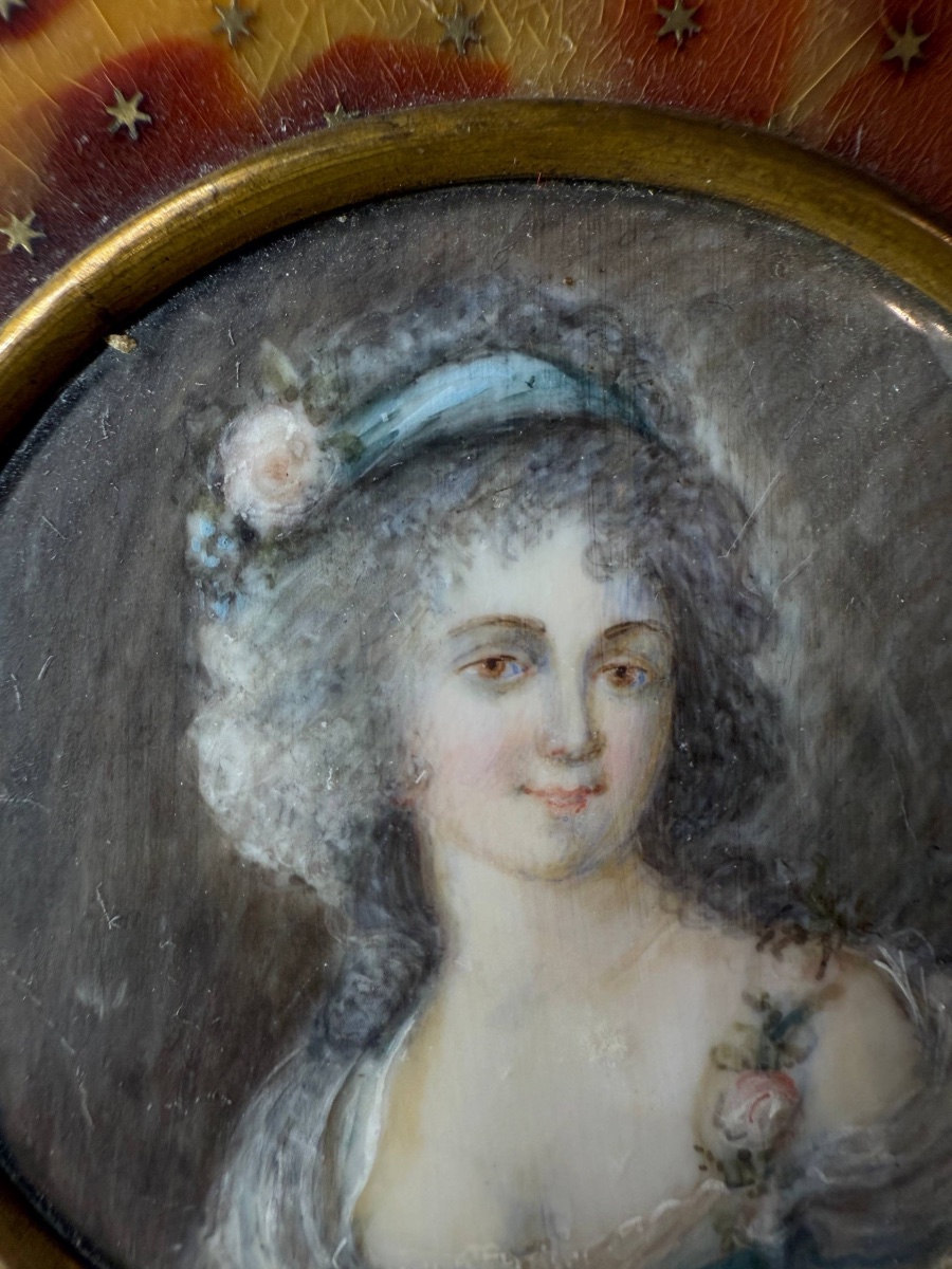 Portraits en miniature, élégantes dames de la haute société ou l’aristocratie .-photo-6