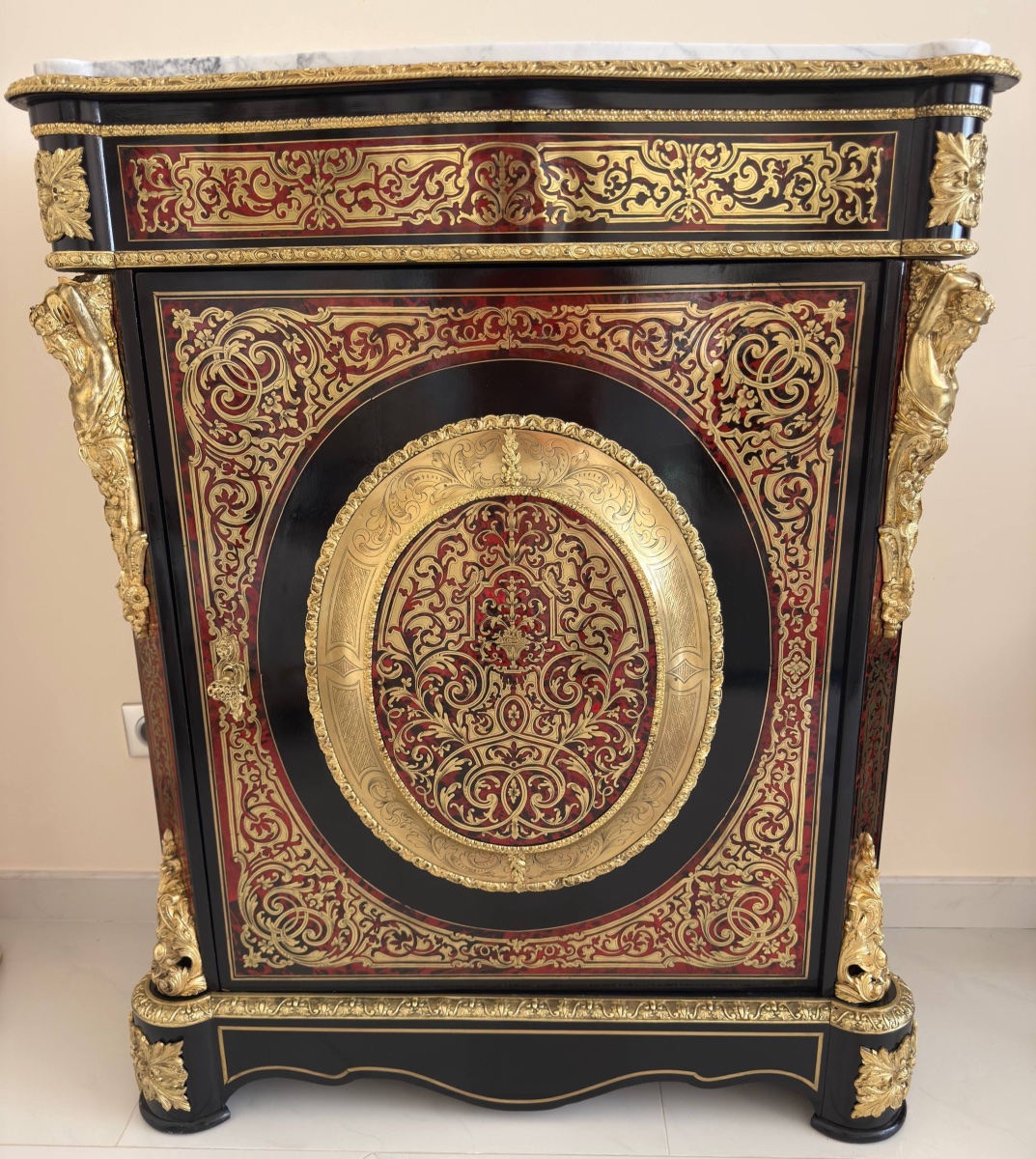 Meuble d'appui dans le style de la marqueterie Boulle