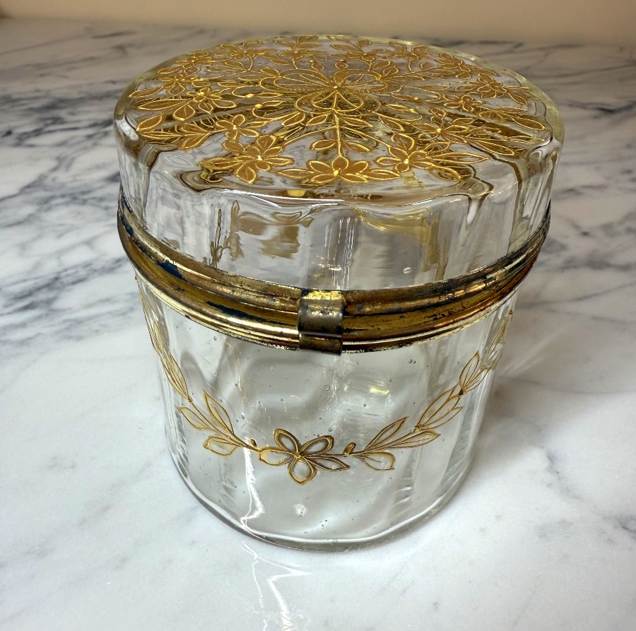 Bonbonnière, boîte à bijoux, coffret, poudrier en verre, motifsfloraux dorés peints à la main 