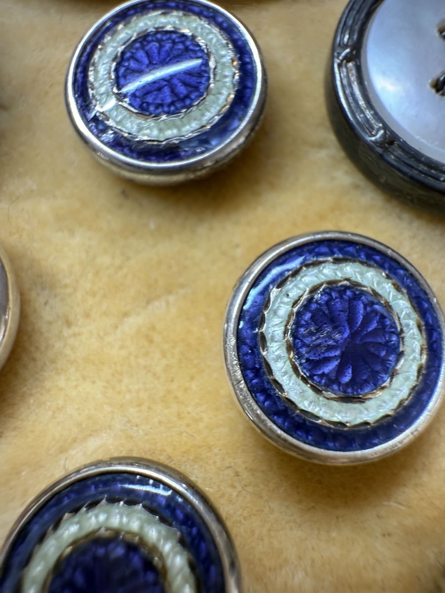 Button And Costume Accessory Set-photo-5