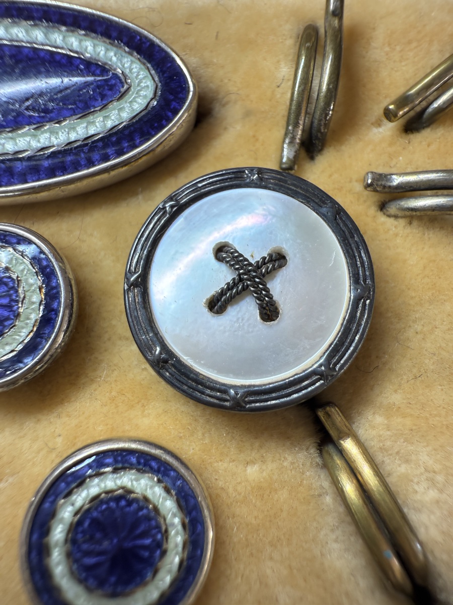 Button And Costume Accessory Set-photo-7