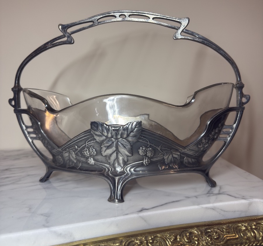 Centre de table ou corbeille à anses de style Art Nouveau, métal argenté Manufacture Minerva
