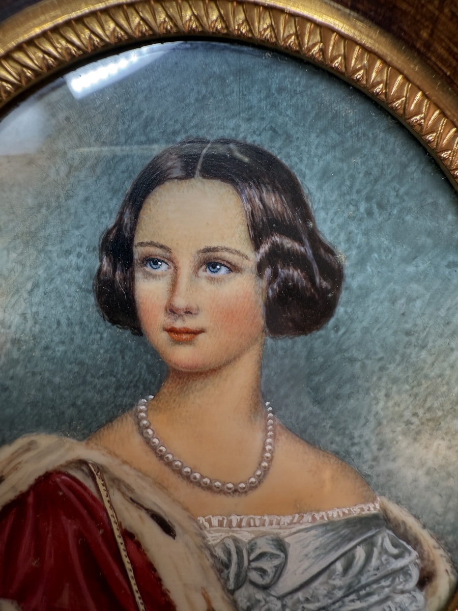 Portrait miniature de la reine Marie de Prusse (1825-1889), signé P. Rousselle, d'après J.K. St-photo-4
