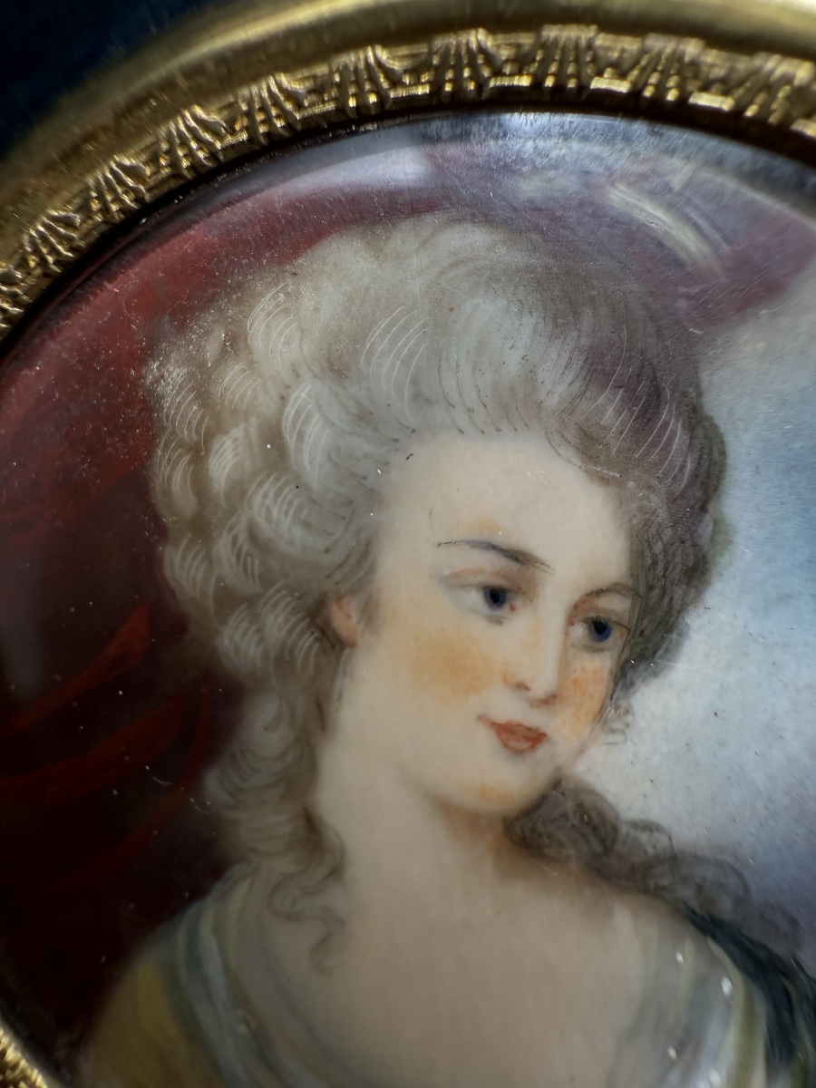 Paire de miniatures de portraits d'élégantes – Époque XIXe -photo-2