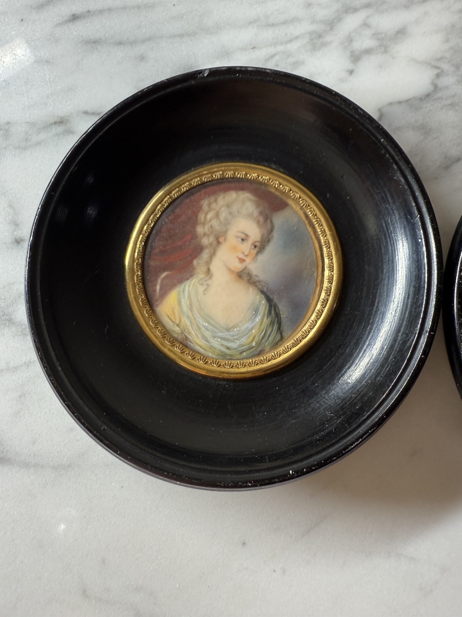 Paire de miniatures de portraits d'élégantes – Époque XIXe -photo-4