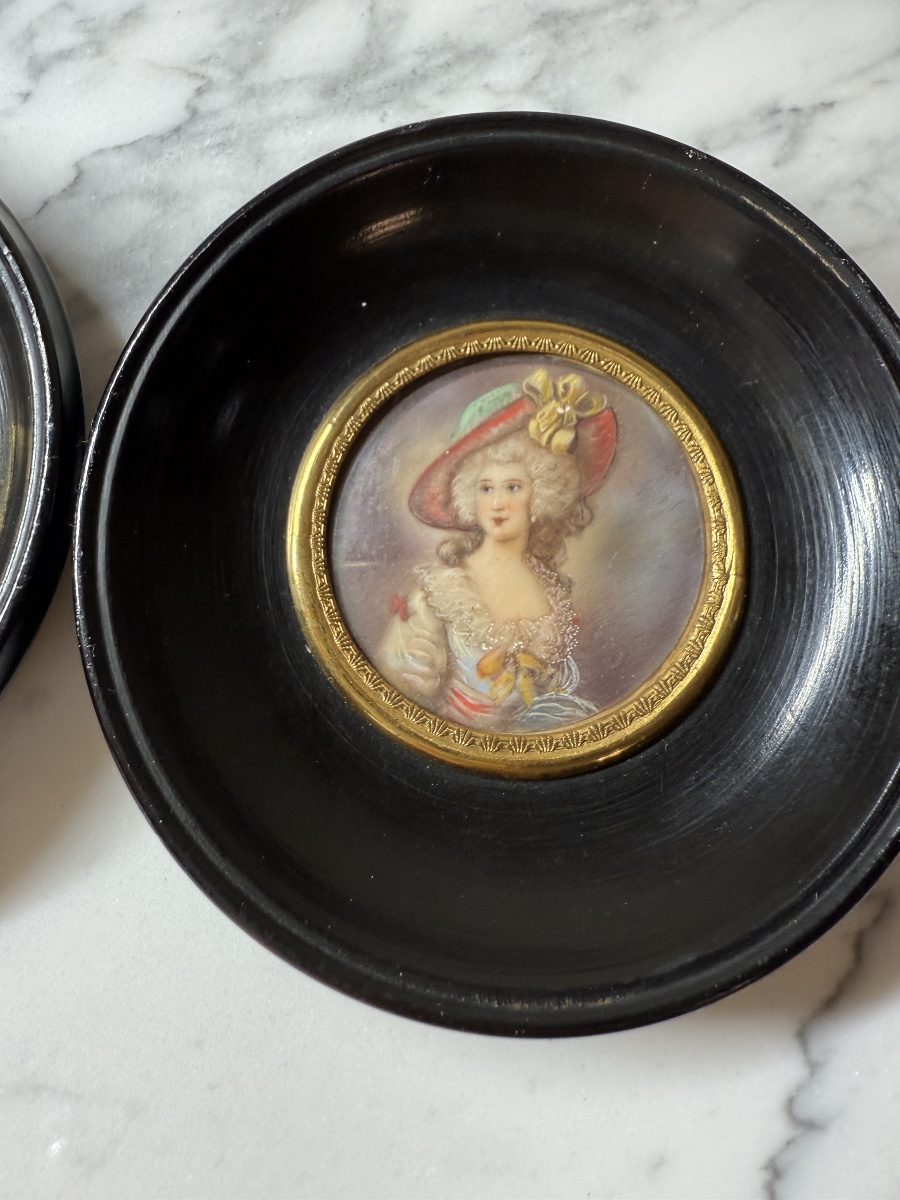 Paire de miniatures de portraits d'élégantes – Époque XIXe -photo-5