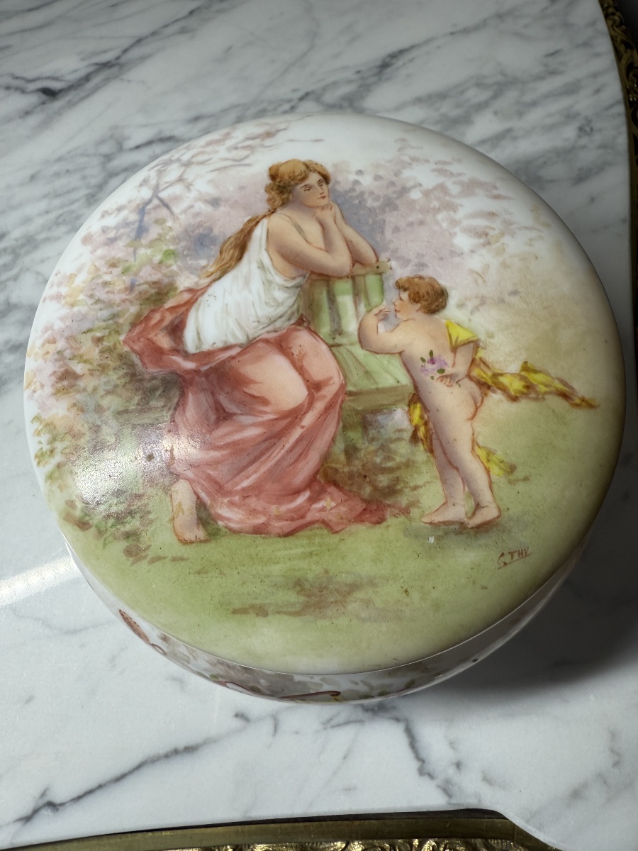 Grande Boîte ou Bonbonnière en Opaline Belle Époque  – Décor Cupidon signée THY-photo-2