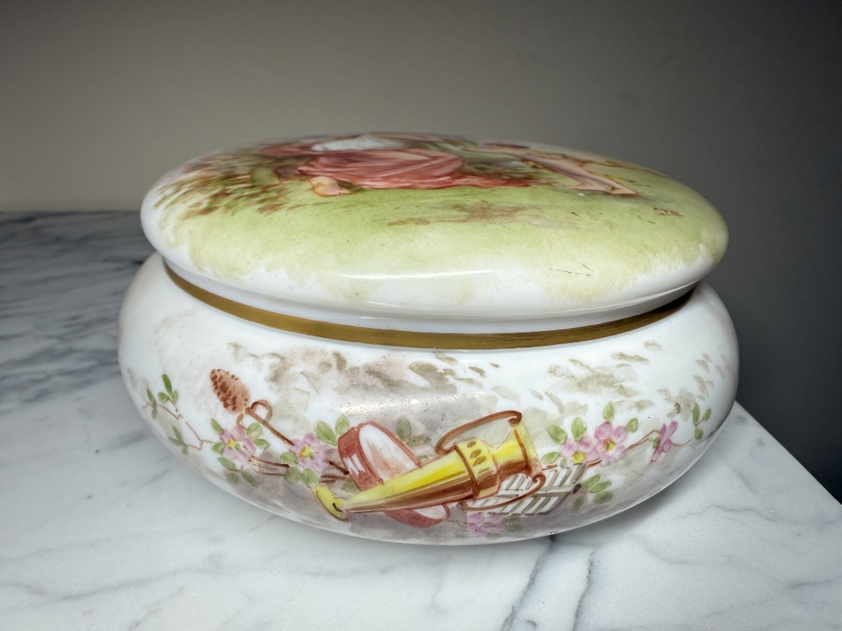 Grande Boîte ou Bonbonnière en Opaline Belle Époque  – Décor Cupidon signée THY-photo-2