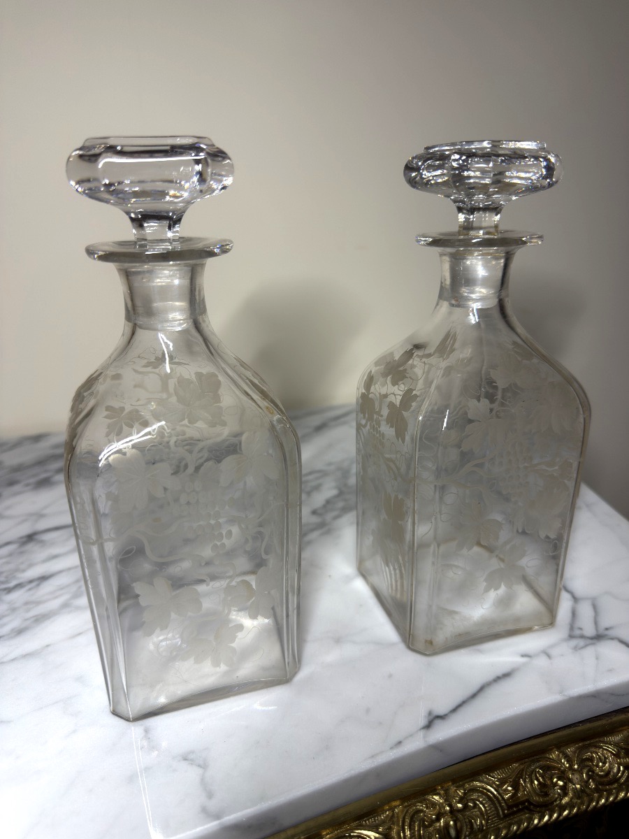 Paire de flacons ou carafes carrés en cristal gravé XIXe – Décor Vigne (Baccarat / St-Louis)-photo-2