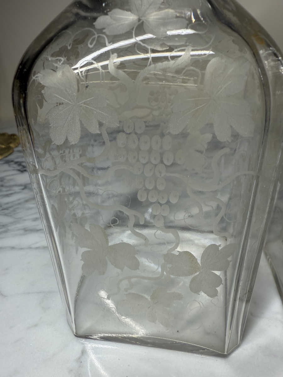 Paire de flacons ou carafes carrés en cristal gravé XIXe – Décor Vigne (Baccarat / St-Louis)-photo-1