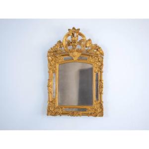 Miroir à Parecloses Et Fronton Bois Sculpté Et Doré. 