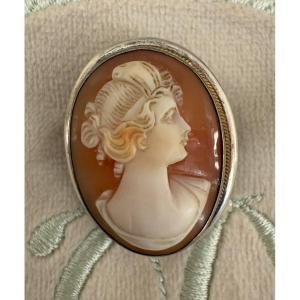 Broche ou pendentif en argent avec portrait en camée coquillage