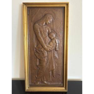 DANIEL DUPUIS , PLAQUE EN BRONZE PATINE BRUNE À DÉCOR DE LA VIERGE À L'ENFANT,  BARBEDIENNE