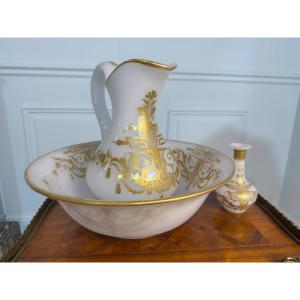 Service de Toilette d'Epoque Napoléon III en Opaline