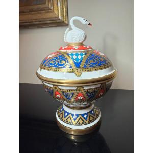 Drageoir , Boîte à cygnes Villeroy & Boch, Mettlach, seconde moitié du XXe siècle.
